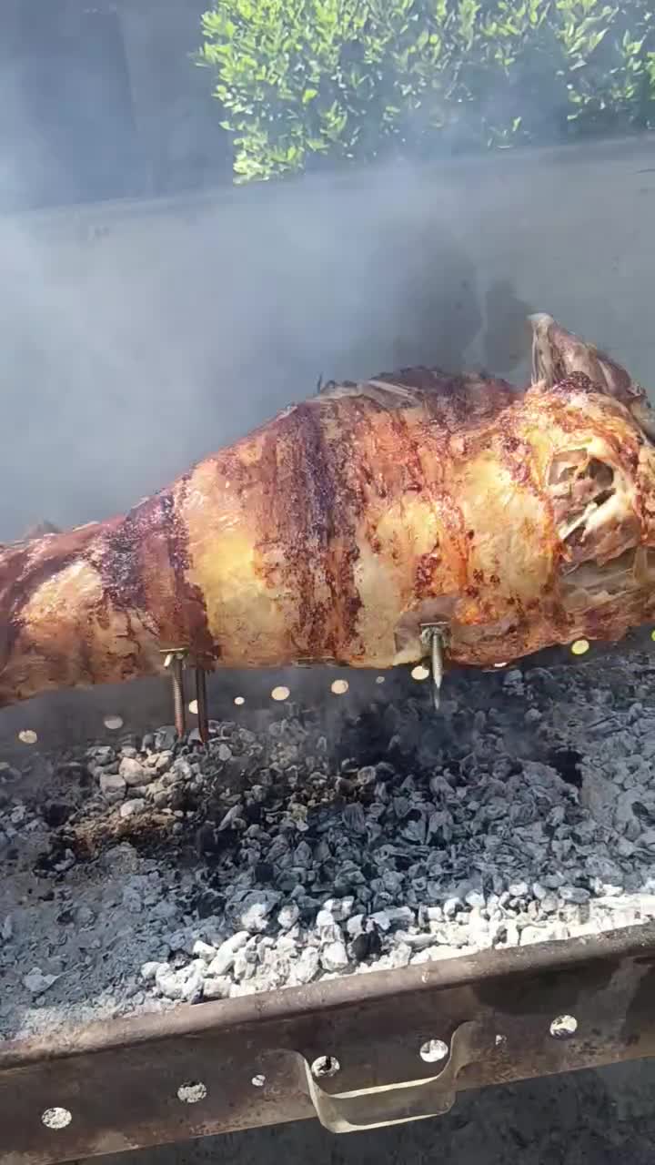 Simera psinoume Arnaki stin souvla