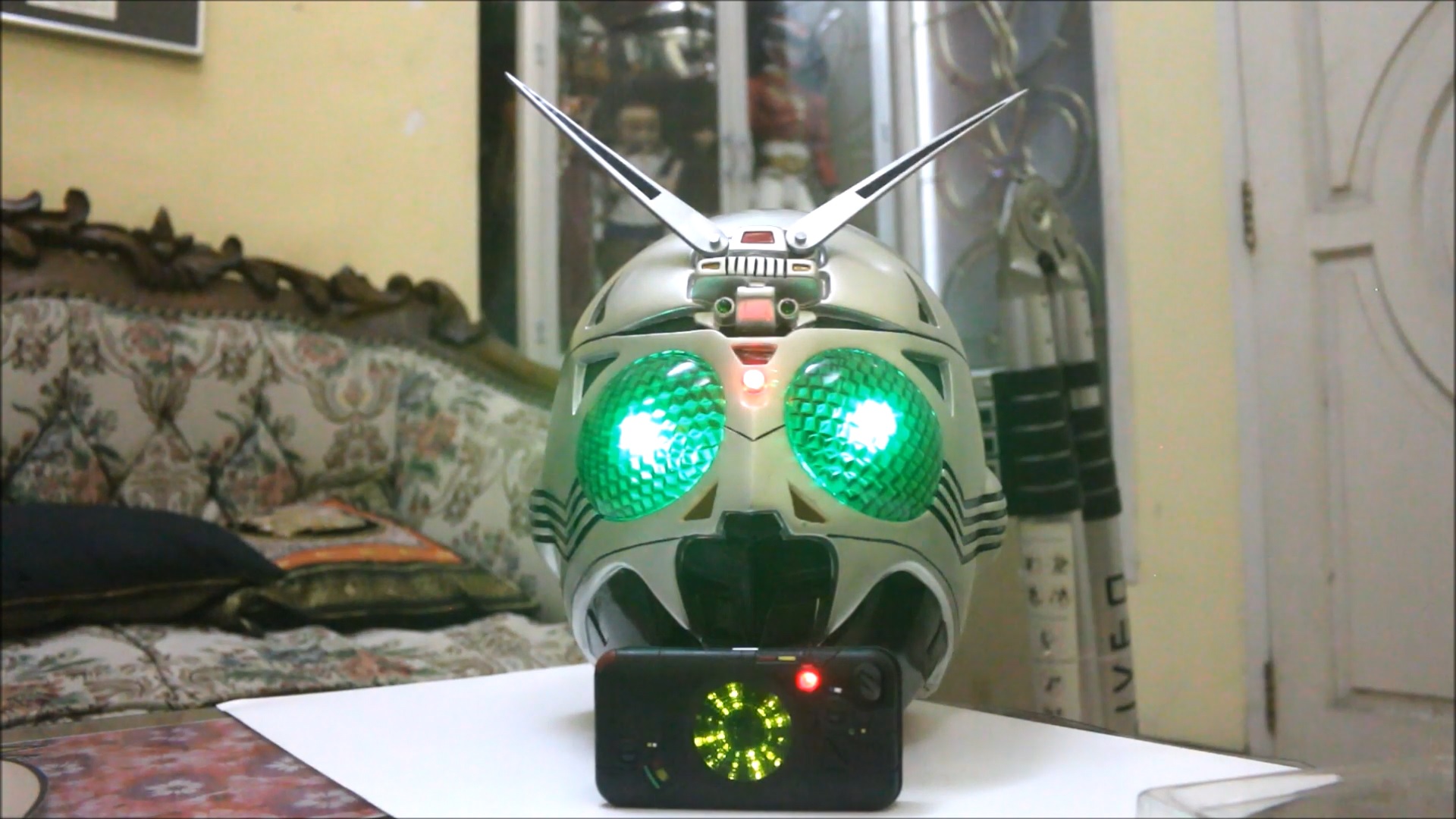 Review Kamen Rider Black Shadow Moon Shadow Charger for iPhone4 Review Kamen Rider Black Shadow Moon Shadow Charger for iPhone4