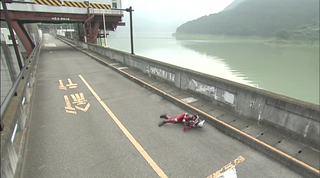 Kamen Rider Ryuki: Shinji pasa a Survive latino