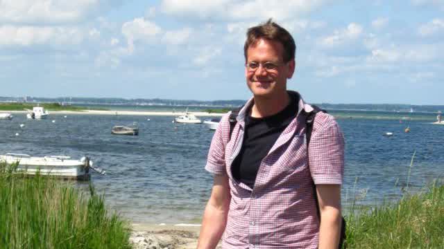 Nur einen Kilometer entfernt - Titelsong zum Vlog by THG