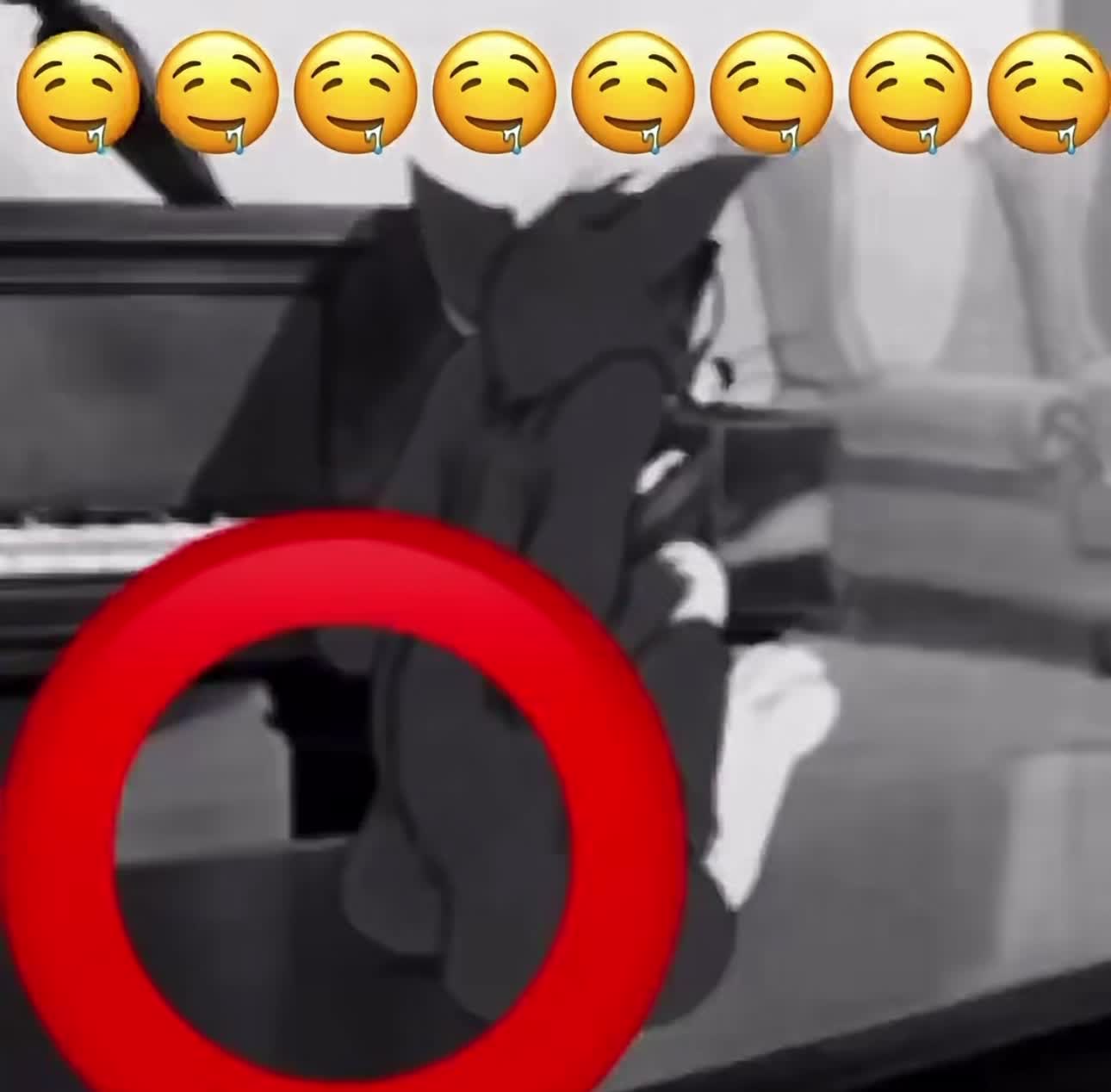 Ferocious mouse attacks fat ass 🤤 Ferocious mouse attacks fat ass 🤤