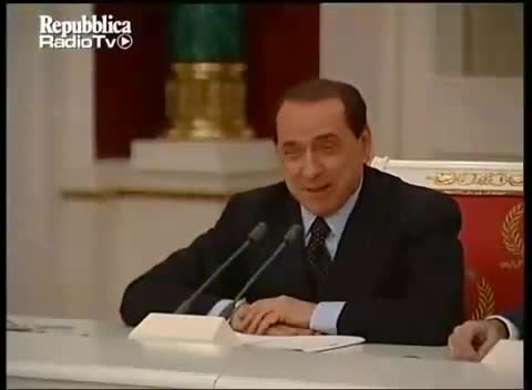 Berlusconi: Il giovane, bello ed abbronzato [www.downloadtube.net]