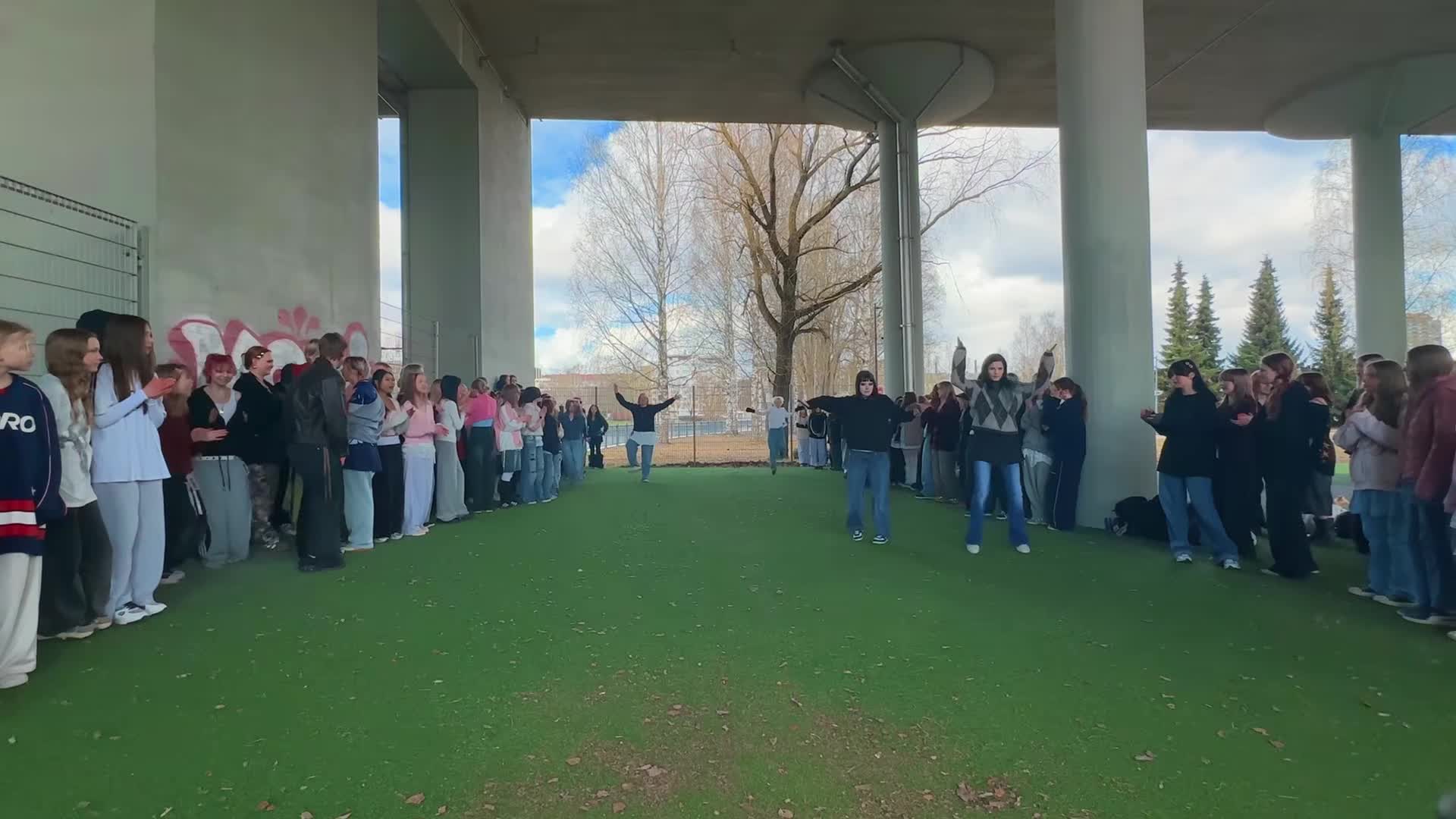 [RPD IN PUBLIC] - KPOP RANDOM PLAY DANCE IN TAMPERE, FINLAND [랜덤플레이댄스] [TRUE BLUE]_2_
