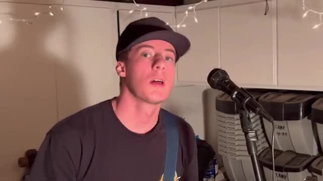 Blink 182 - I Won't Be Home For Christmas (Official Music Video)