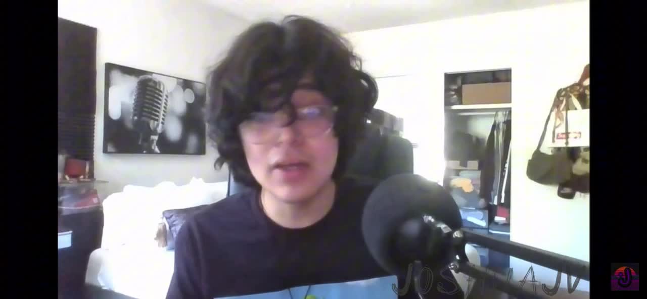 video sólo de un chico otaku hablado de anime