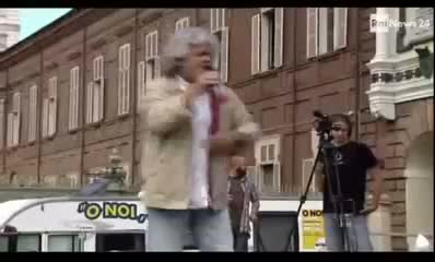 Grillo Dicono che io sono Hitler, io sono oltre Hitler!