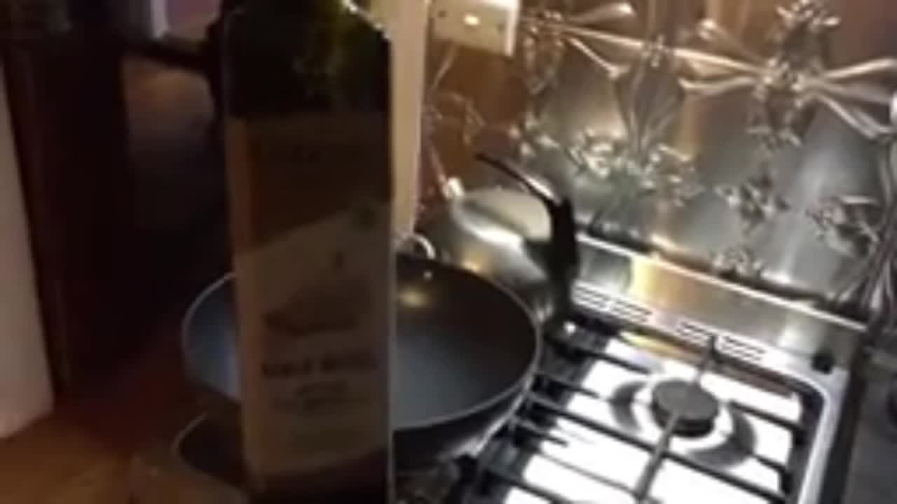 les makes mushroom risotto (Mr Pringle)