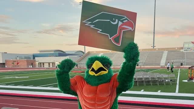 Harley Hawk dancing (yes that was me dancing as Harley Hawk 💚🧡🦅) Harley Hawk dancing (yes that was me dancing as Harley Hawk 💚🧡🦅)