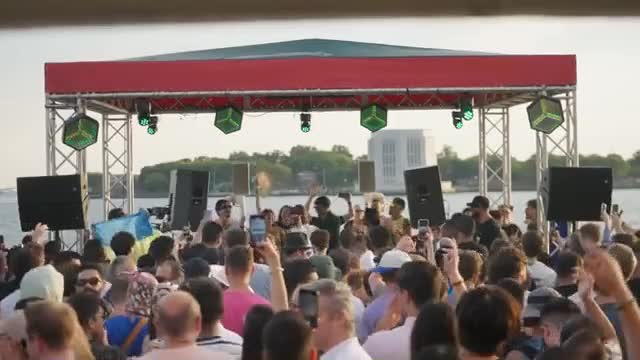 We No Speak Americano