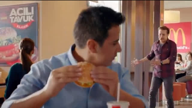 Emrah Koş! Arabanı Çiziyorlar...