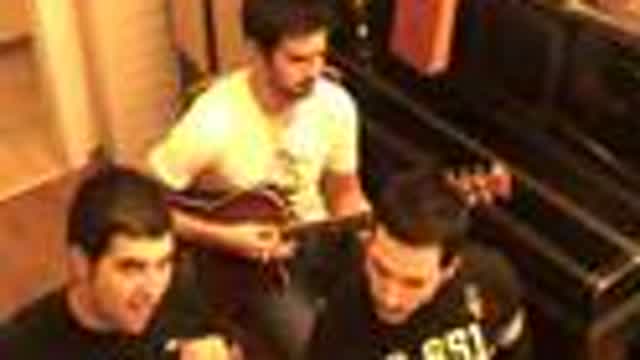 SÜTÜ SEVEN KAMYONCU KLİPSİZ FONETİK ALT YAZILI