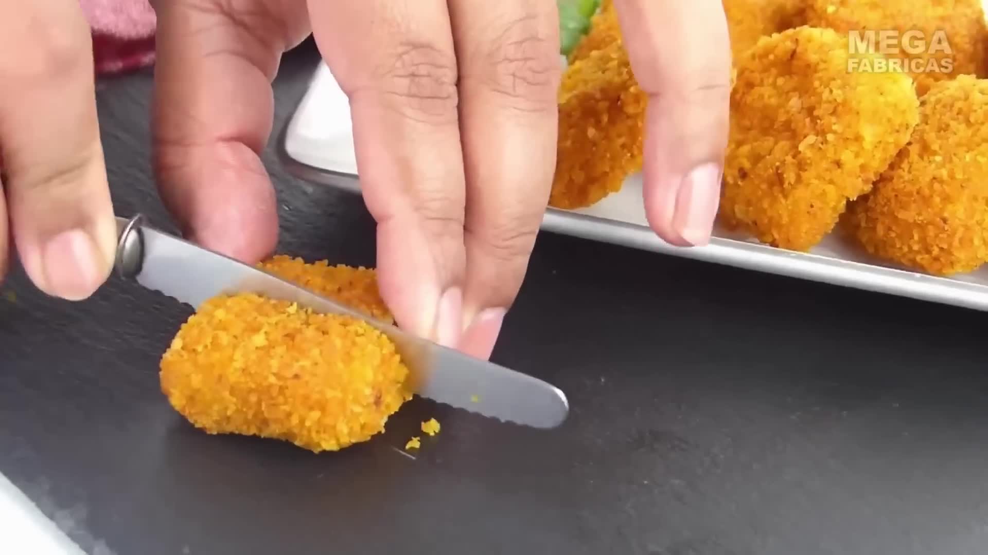 CÓMO se HACEN los NUGGETS de McDonald's 🐔  Dentro de la Fábrica Proceso Completo