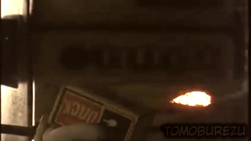 [Poop Hispano] Refrigeradora lunar conoce las costumbres más moralmente incorrectas de la tierra