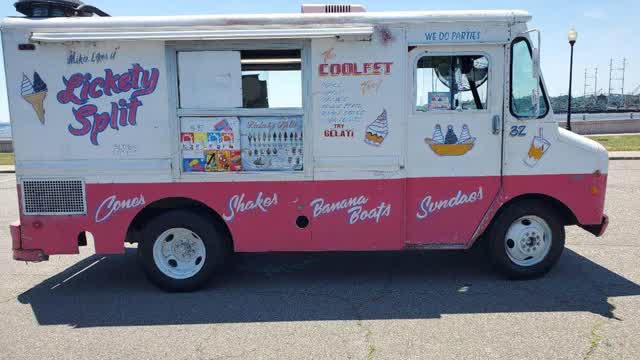 Edu Carrasco XD  gets thrown out the window