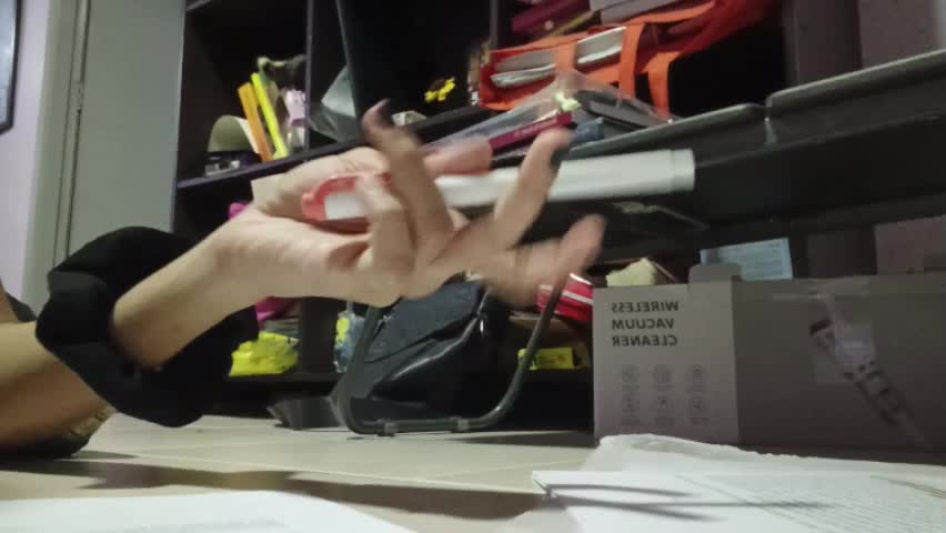 idk how to flick/spin pens sooo idk how to flick/spin pens sooo
