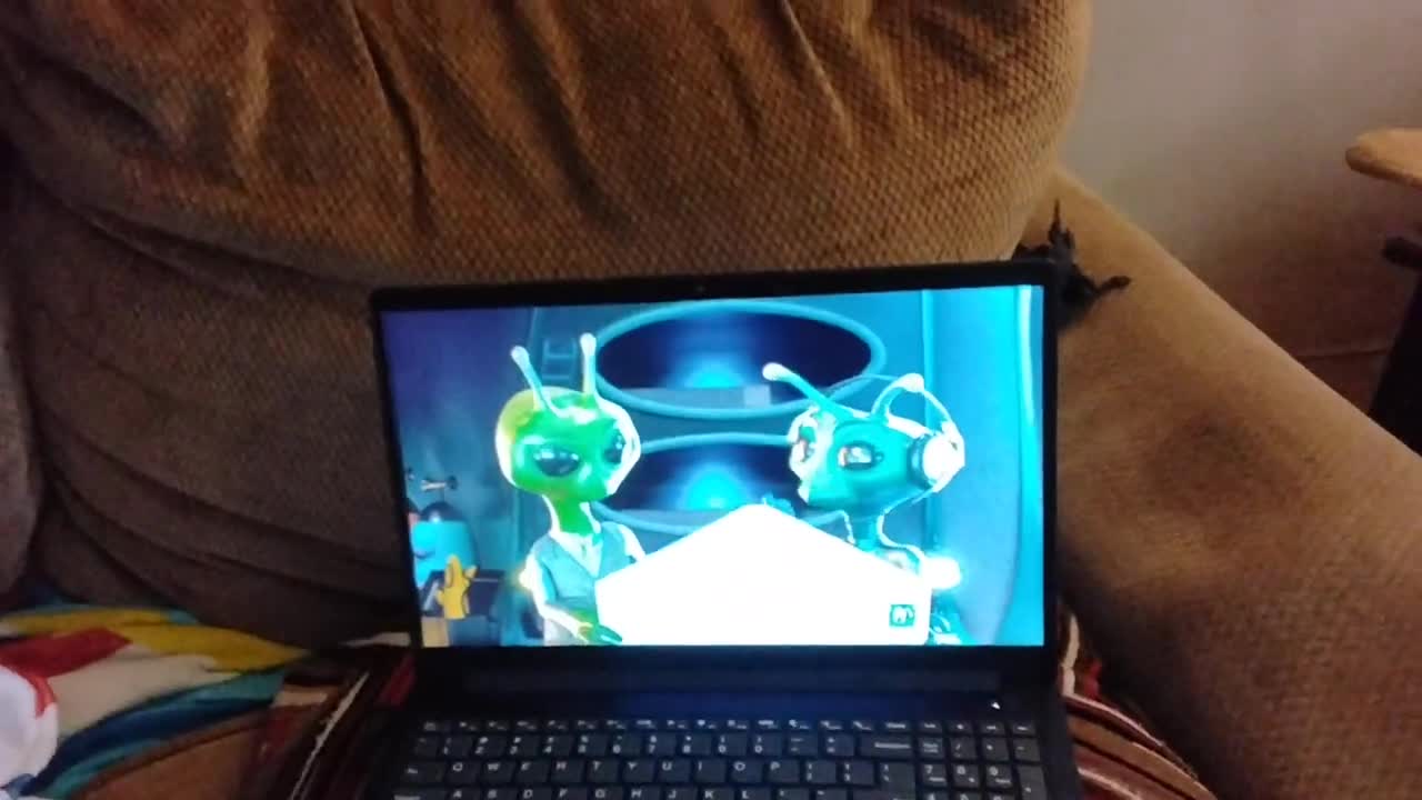 Aliens KISS!