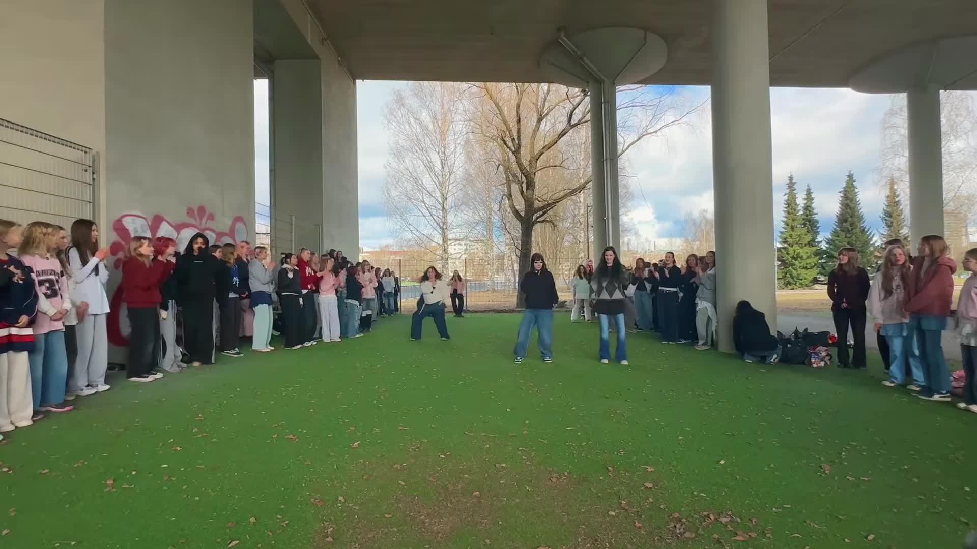 [RPD IN PUBLIC] - KPOP RANDOM PLAY DANCE IN TAMPERE, FINLAND [랜덤플레이댄스] [TRUE BLUE]_1_