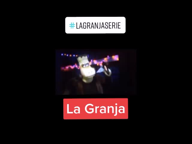 Bob mascara de hockey bailando