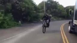 Double Fail Motorbike Trick (funny/fail) Double Fail Motorbike Trick (funny/fail)