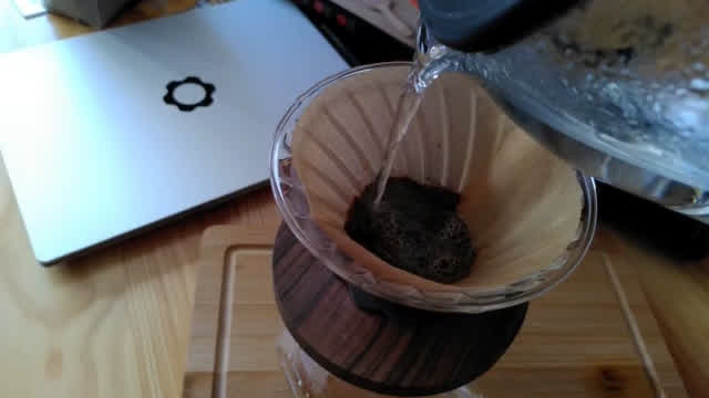 coffee vlog in my messy kitchen