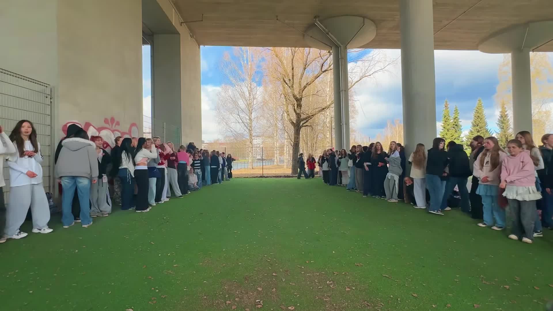 [RPD IN PUBLIC] - KPOP RANDOM PLAY DANCE IN TAMPERE, FINLAND [랜덤플레이댄스] [TRUE BLUE]_3_